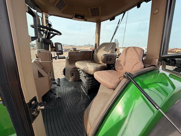 john-deere-8110-image-29