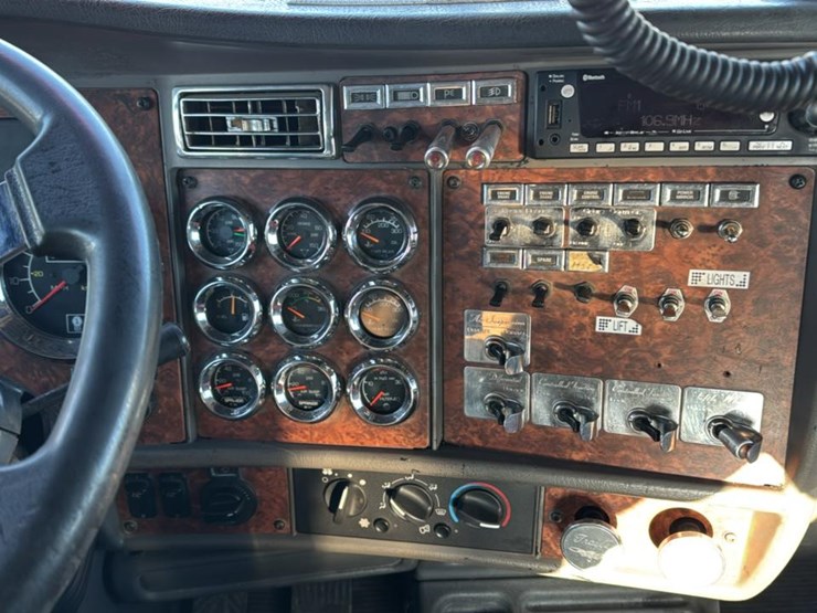 2005-kenworth-t800-image-57