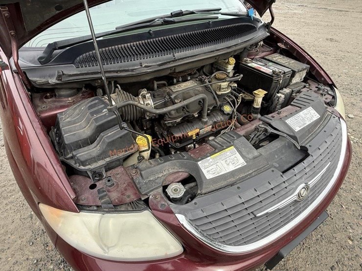 2002-chrysler-town-&-country-image-18