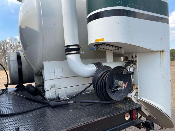 2001-ford-f650-image-17