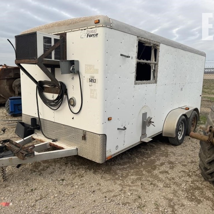 ENCLOSED TRAILER
