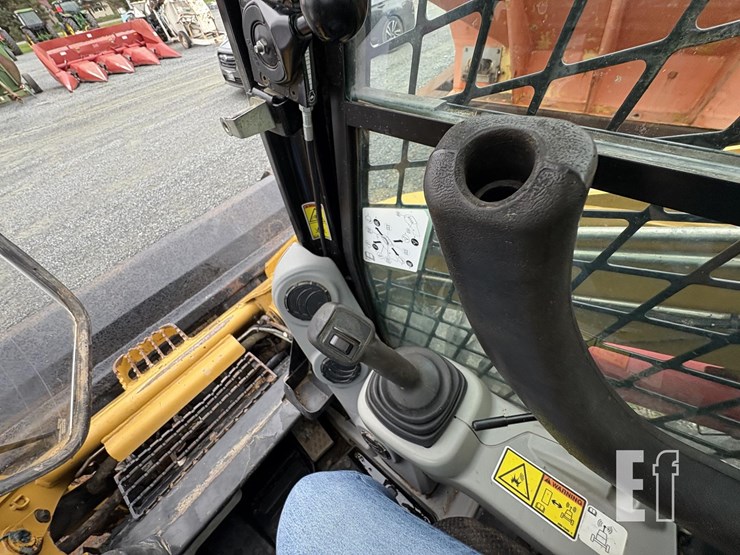 2013-caterpillar-262c2-image-23