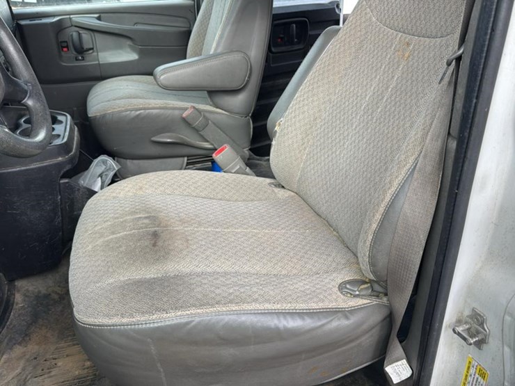 2008-gmc-3500-image-21