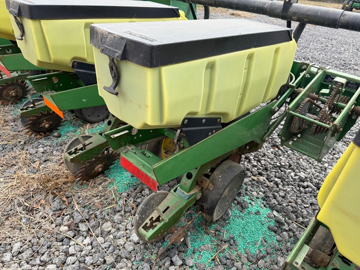 john-deere-12-image-16