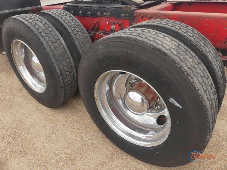 1980-peterbilt-359-image-4