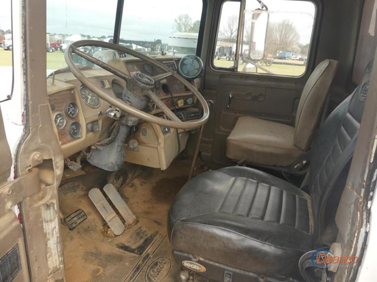 1981-mack-r686st-image-12