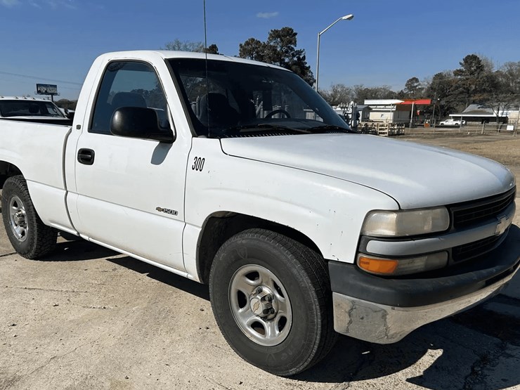 2001-chevrolet-silverado-1500-image-1