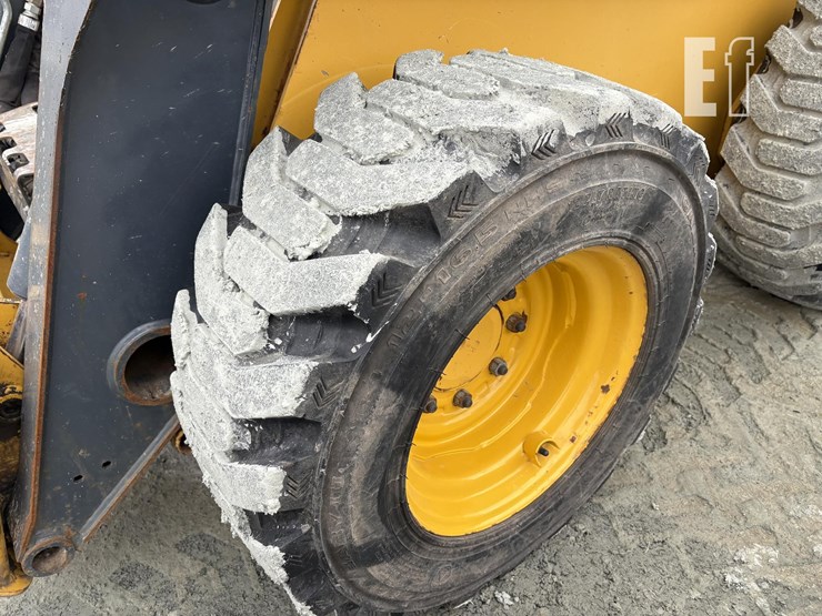 2015-deere-326e-image-5