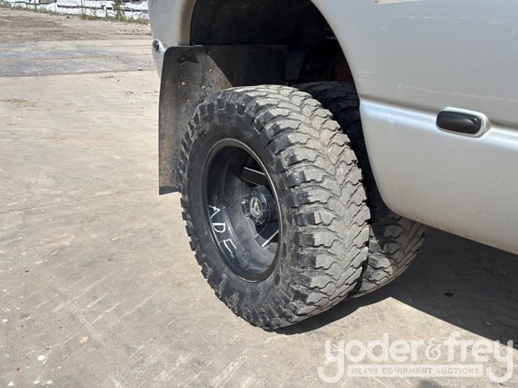 2004-dodge-ram-3500-image-15