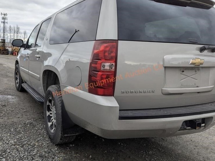 2007-chevrolet-suburban-image-16