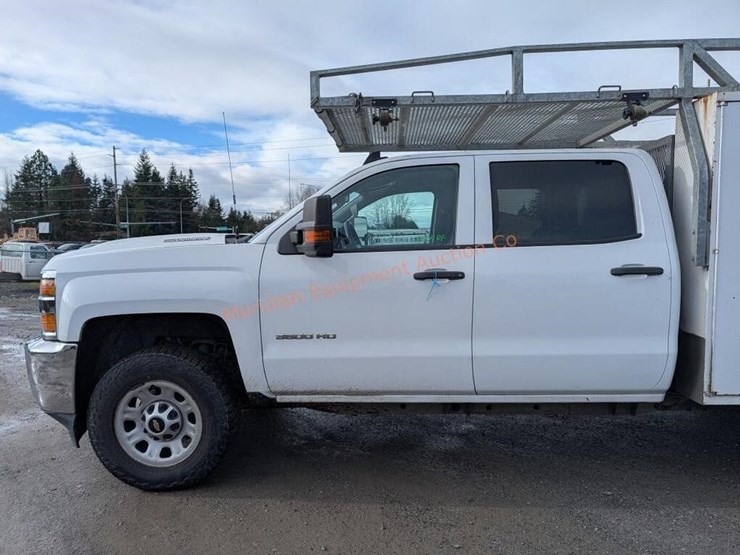 2017-chevrolet-silverado-3500-image-9