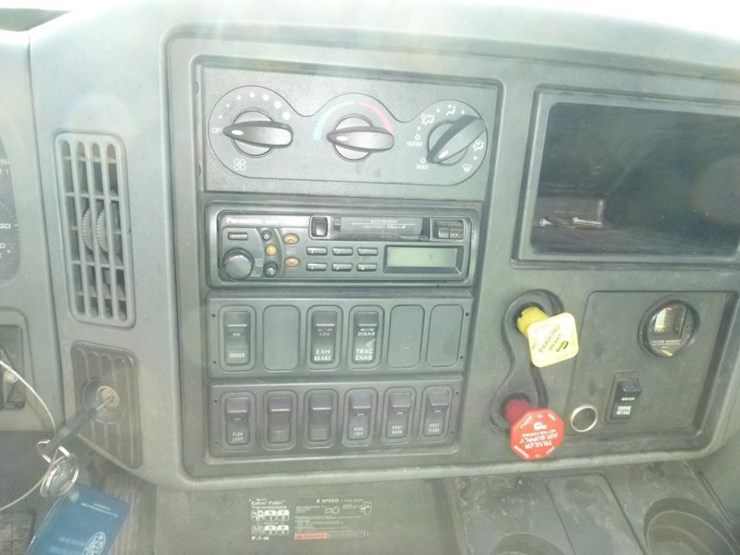 2004-international-7400-image-12