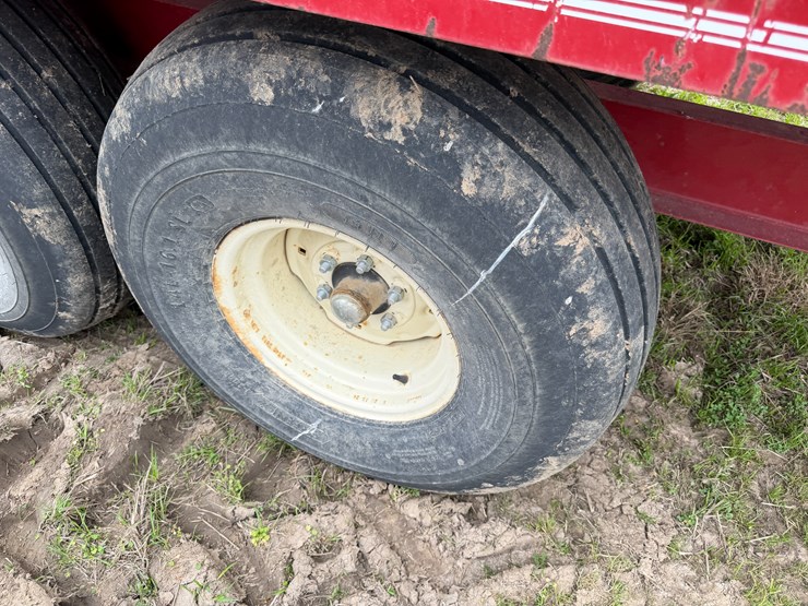 #41020-•-chandler-equipmen-17'-pull-type-spreader-image-11