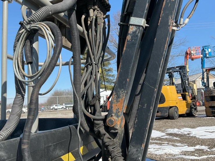 #1250-•-2016-niftylift-sd64d-articulating-boom-lift-image-17