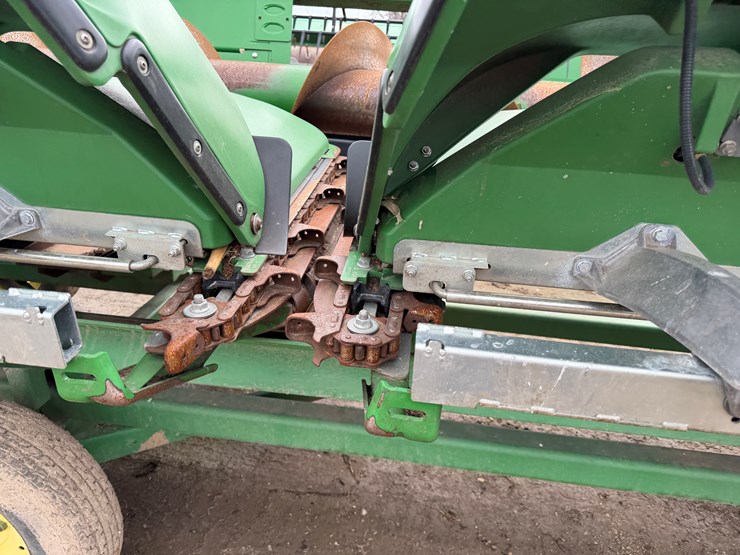 john-deere-c8r-image-39