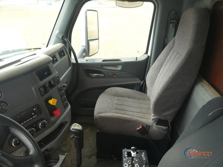 2016-peterbilt-579-image-18