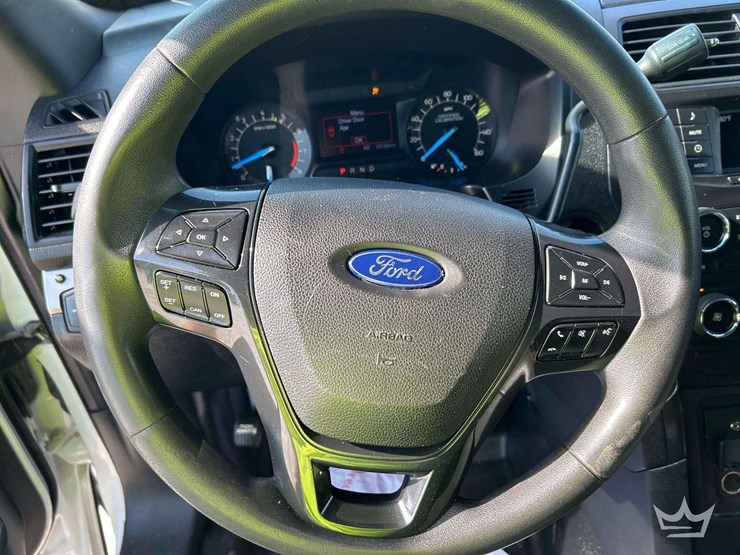 2016-ford-explorer-image-13