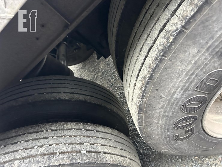 2002-vantage-39-ft-image-7