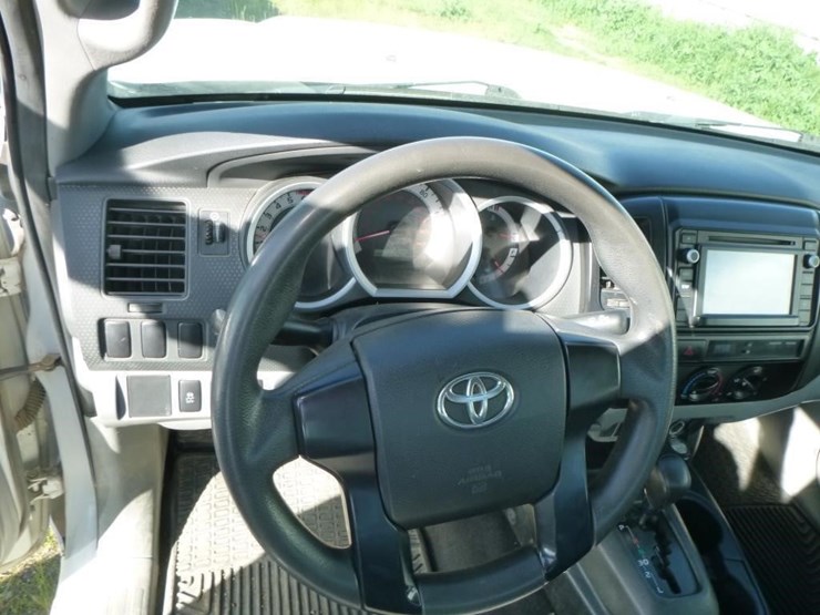2014-toyota-tacoma-image-9