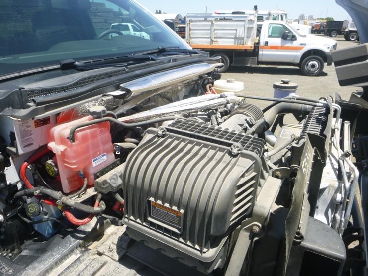 2023-chevrolet-silverado-5500hd-image-19