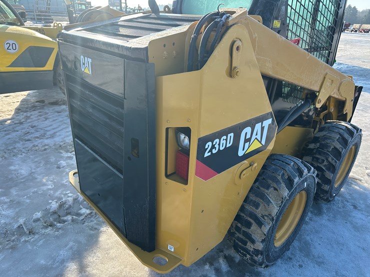 2018-caterpillar-236d-image-15