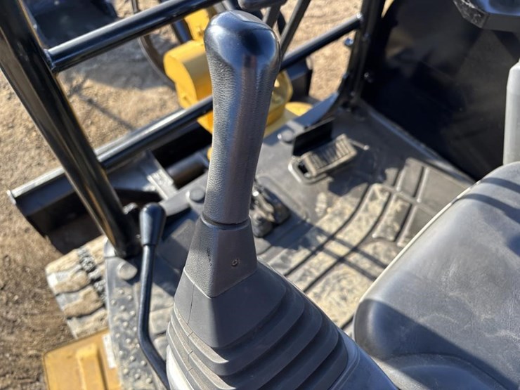 caterpillar-303.5-image-26