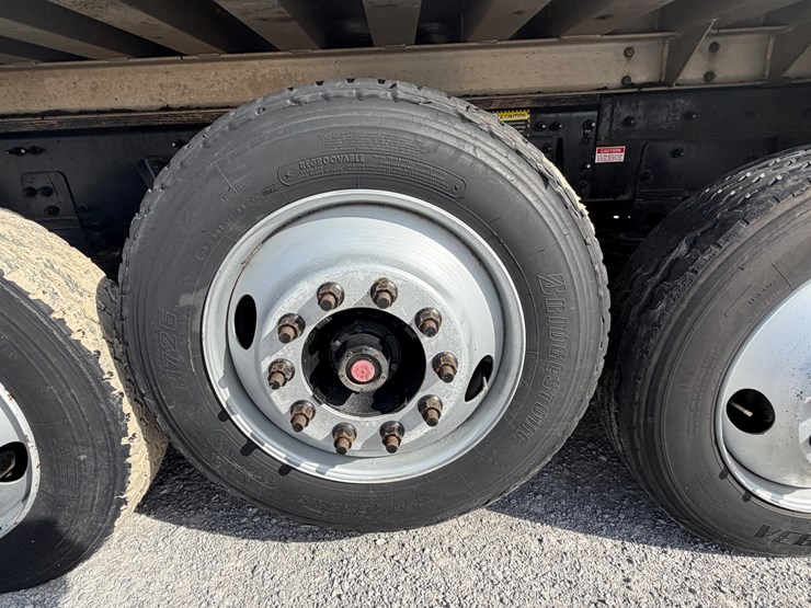 2017-mack-granite-gu713-image-65