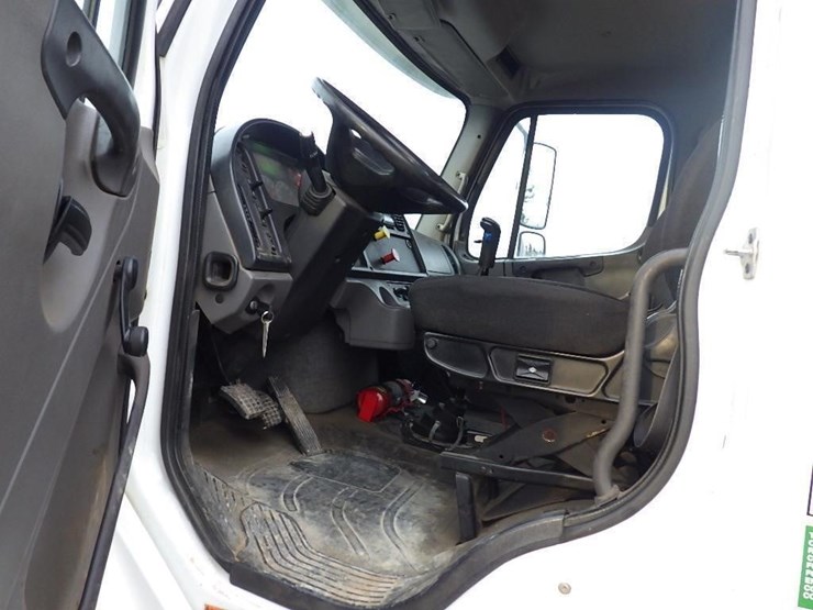 2016-freightliner-m2-15'-t/a-water-truck-image-29