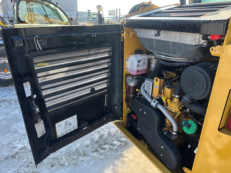 2018-caterpillar-236d-image-37