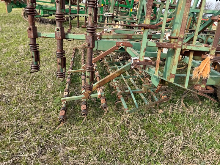 john-deere-32-image-15