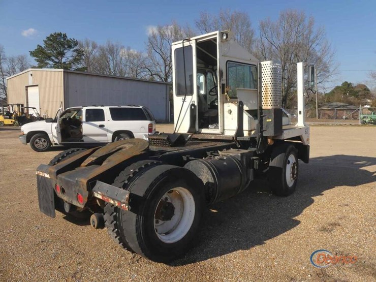 2009-kalmar-4x2-yard-jockey,-s/n-323464-(inoperable---no-title---bill-of-sale-only):-s/a,-bad-engine-image-2