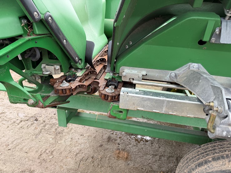 john-deere-c8r-image-48