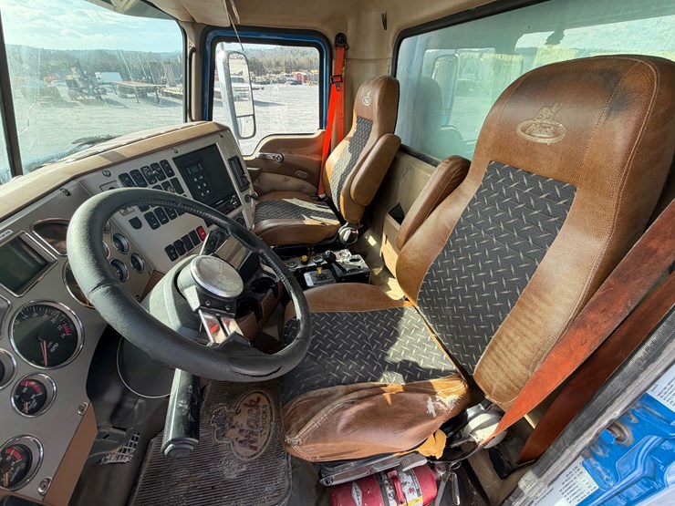 2017-mack-granite-gu713-image-68