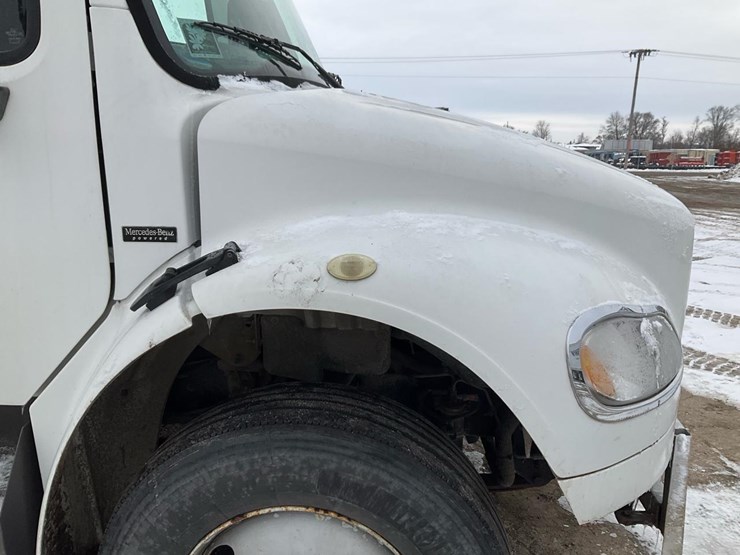 2005-freightliner-m2-106-image-54