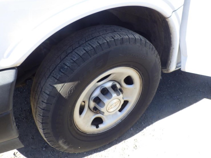 2018-chevrolet-express-2500-image-12