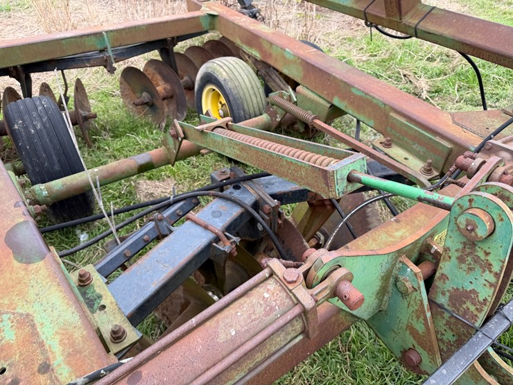 john-deere-630-image-40