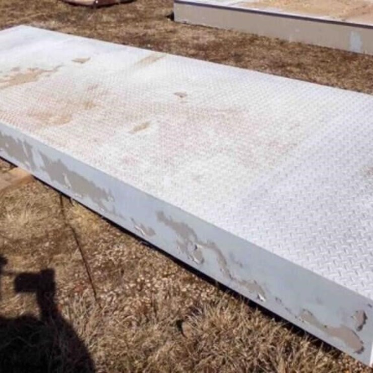 METAL DECKING 13' X 4' X 10"