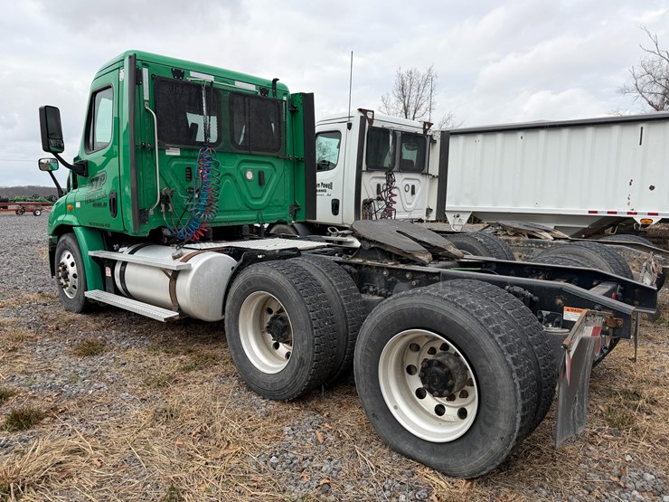 #40990-•-2019-freightliner-cascadia-s/a-daycab-truck-tractor-vin:-3akjgbdv5ksks6034-image-4