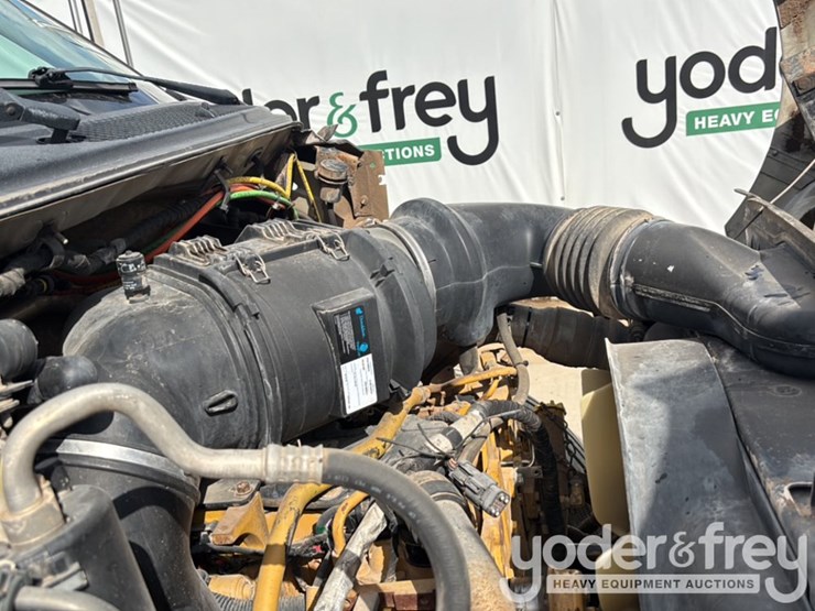 2009-ford-750-image-25