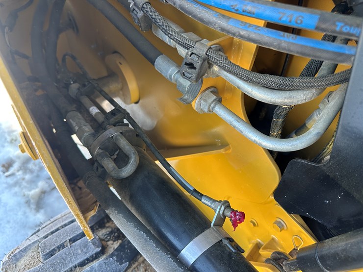 2018-caterpillar-236d-image-24