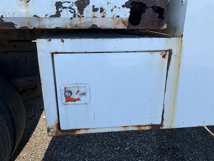 2004-gmc-topkick-image-45