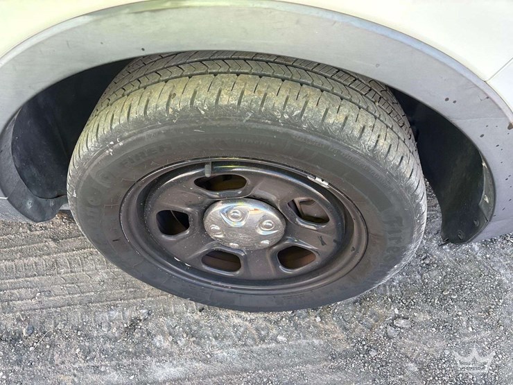 2016-ford-explorer-image-45