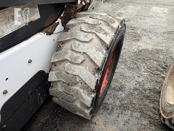2014-bobcat-s590-image-11