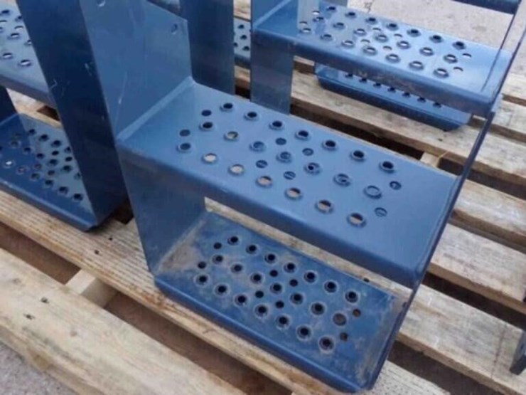 3--metal-steps,-14½-"-wide-6"-deep,-19"-tall-image-1