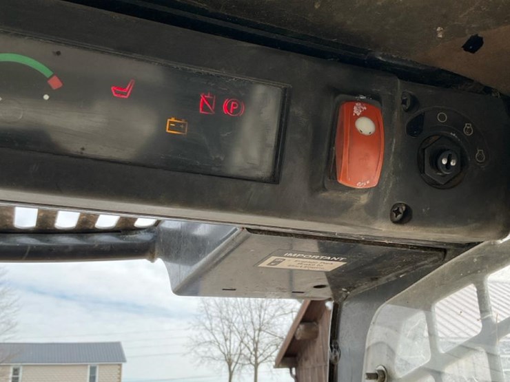 2004-john-deere-320-image-26