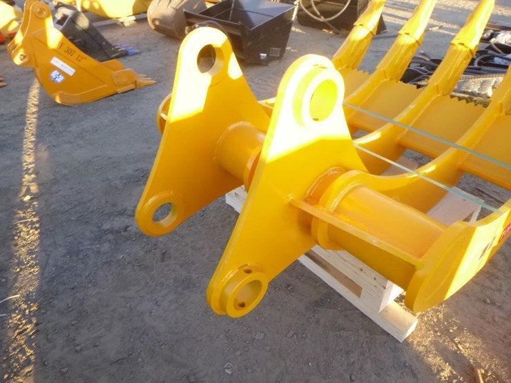 caterpillar-320-image-5