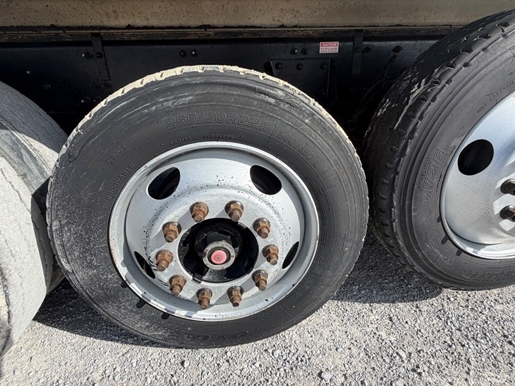 2017-mack-granite-gu713-image-66