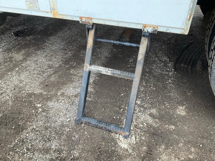 2014-international-7300-image-37