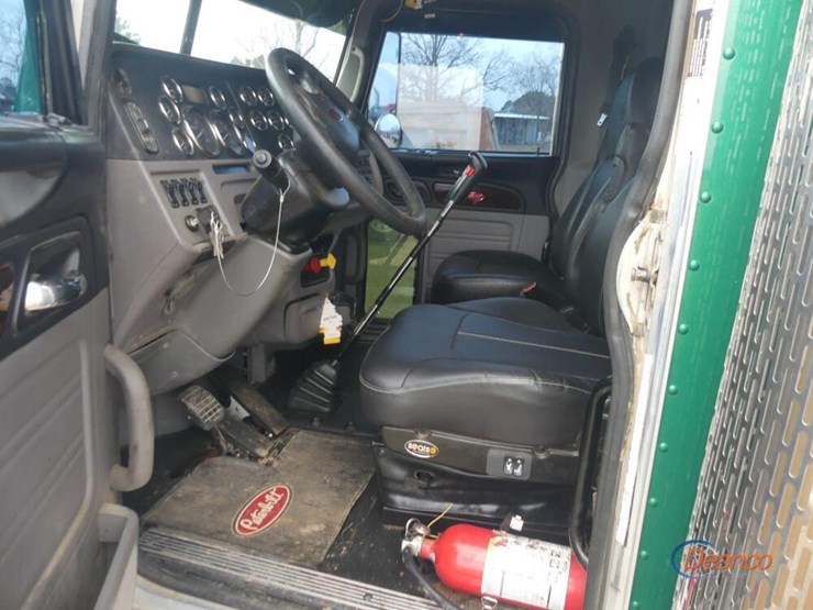 2019-peterbilt-389-image-14