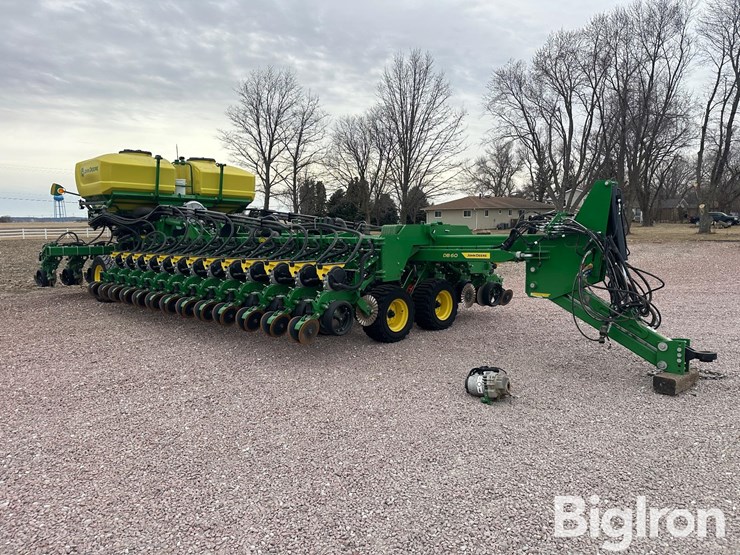 2024-john-deere-db60-image-3